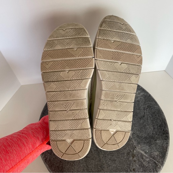 Vionic Fresh Joey Sneakers Beige Cream Color - Picture 7 of 10